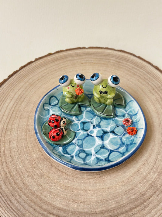 Frog’s handmade candle holder