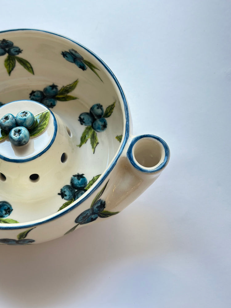 Handmade ceramic fruit washing bowl🫐