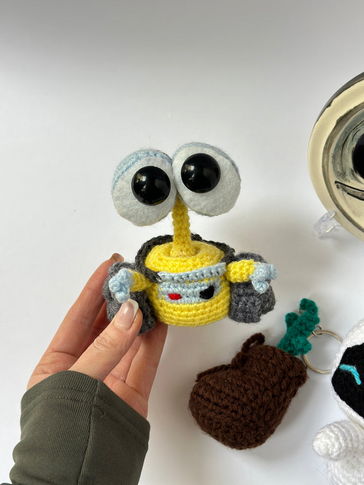 Handmade WALL-E figures ( 
It can be used both as a keychain and as a home décor item